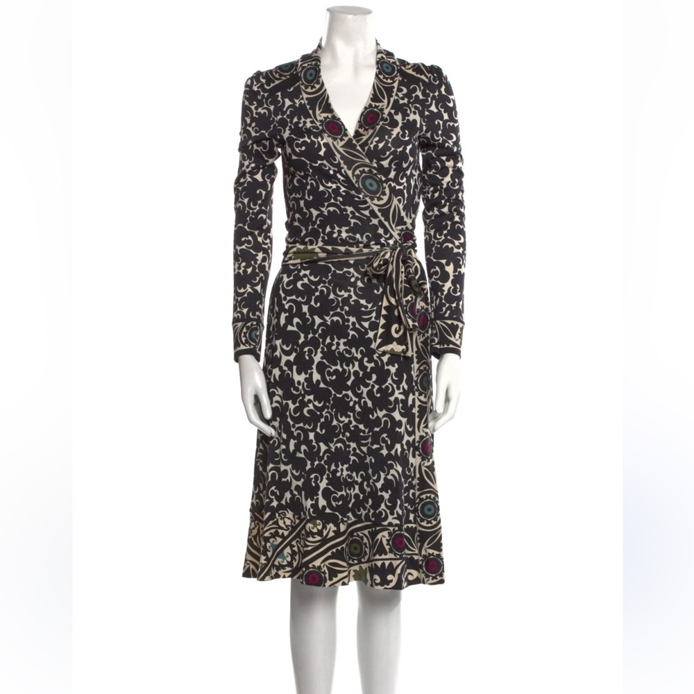 Diane Von Furstenberg Black and Cream Long Sleeve Dress 100% silk